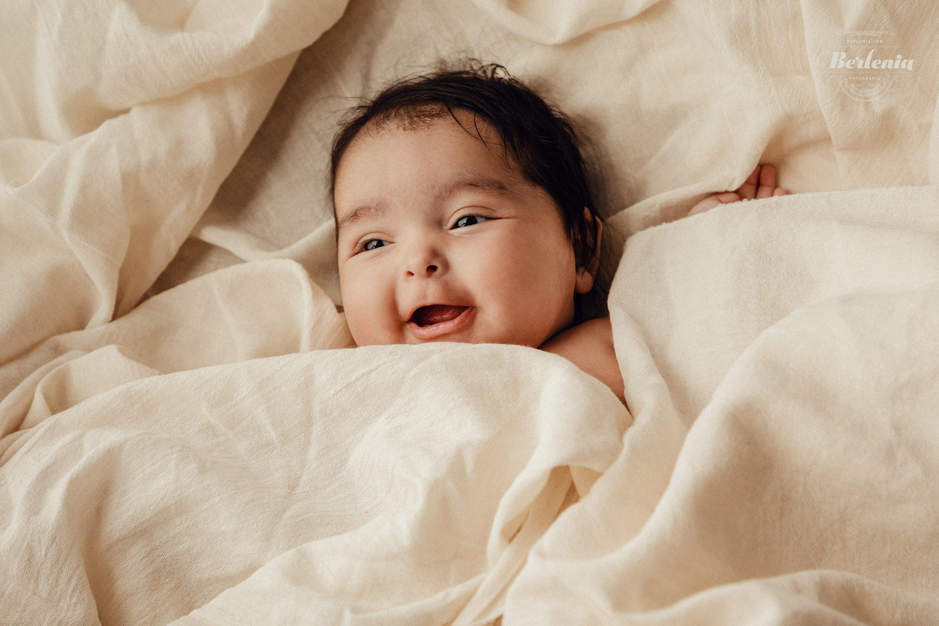 Sesión de fotografía profesional de bebé de 3 meses en estudio - Villa Urquiza, CABA, Buenos Aires, Argentina - Berlenia Fotografía - 03