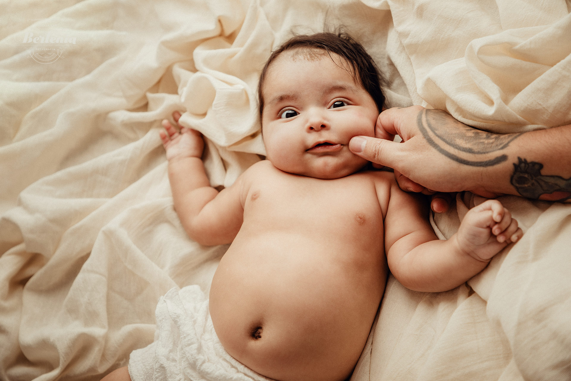 Sesión de fotografía profesional de bebé de 3 meses en estudio - Villa Urquiza, CABA, Buenos Aires, Argentina - Berlenia Fotografía - 05