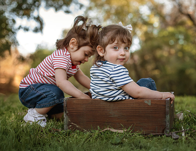 Sesión de fotos infantil de mellizas en exterior, Palermo, CABA, Buenos Aires, Argentina