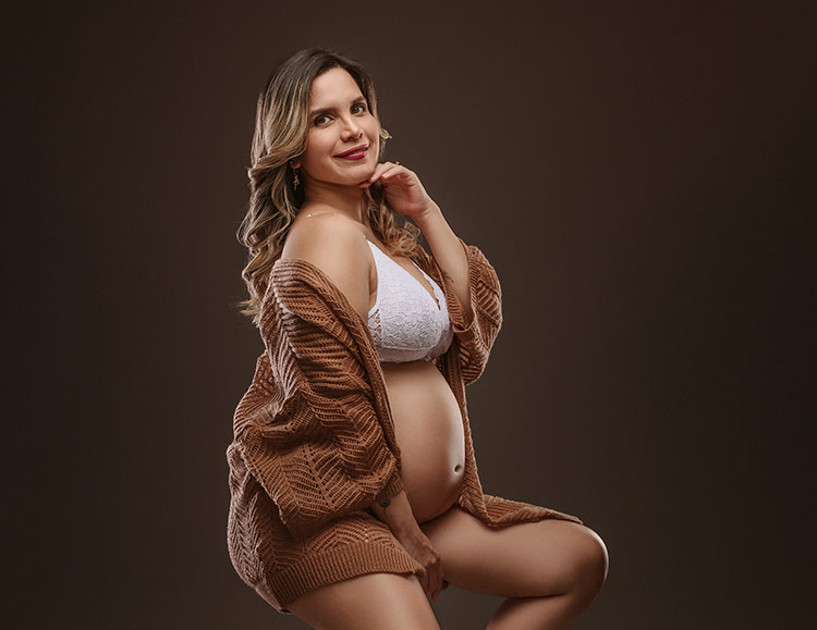 Book de fotos de embarazo con perro en estudio, Villa Urquiza, CABA, Buenos Aires, Argentina