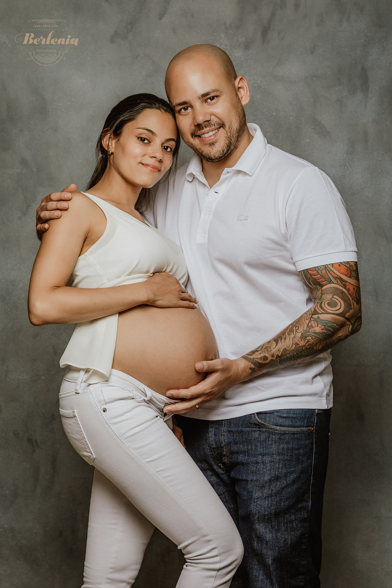 Fotografía de embarazo con pareja e hijo - Sesión de fotos en Villa Urquiza, CABA, Argentina - Berlenia Fotografía - 11