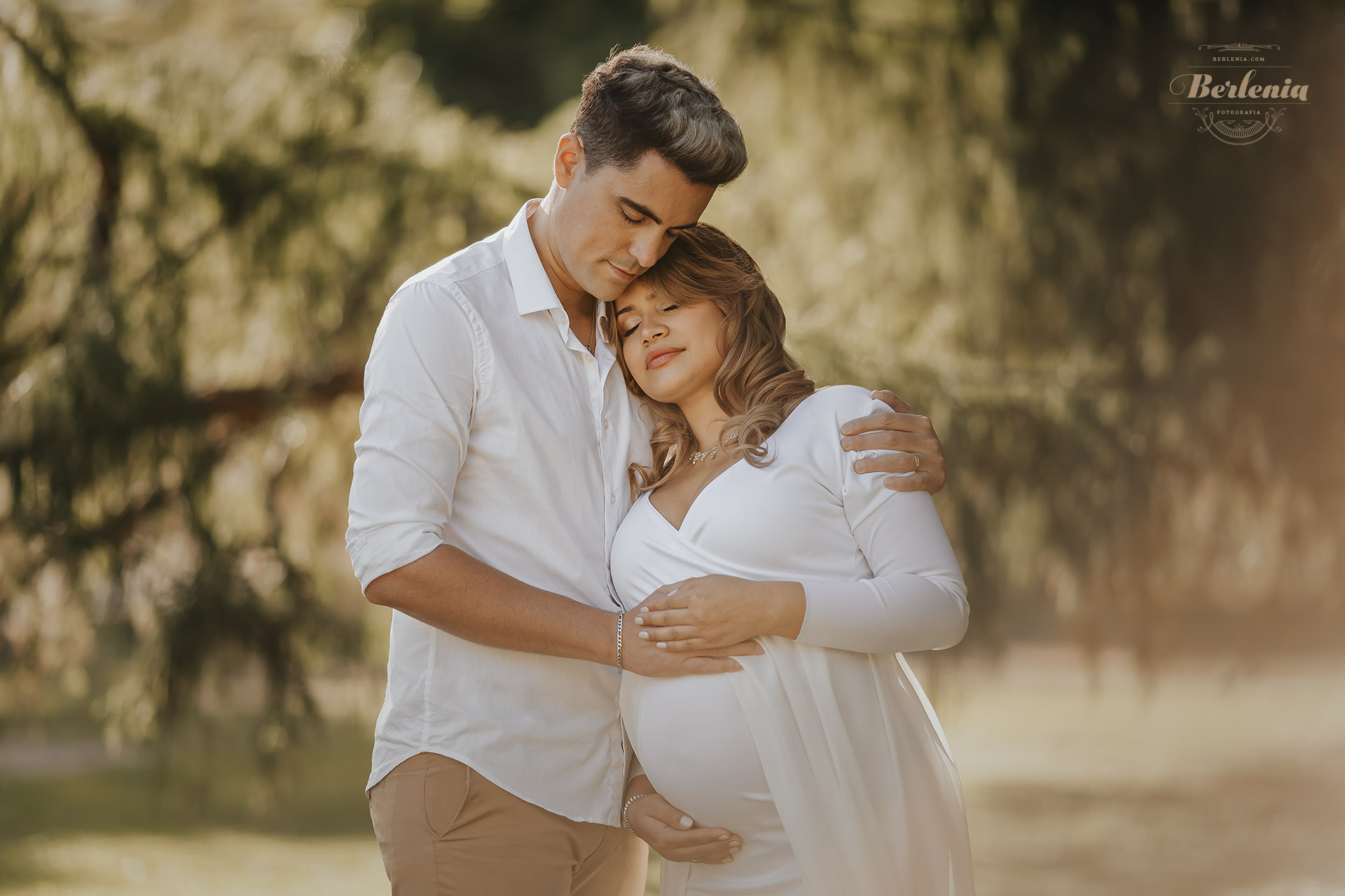 Fotografía de embarazo en pareja en Lago de Regatas, Palermo - Sesión de fotos embarazada en exterior - CABA, Buenos Aires, Argentina - Berlenia Fotografía - 02