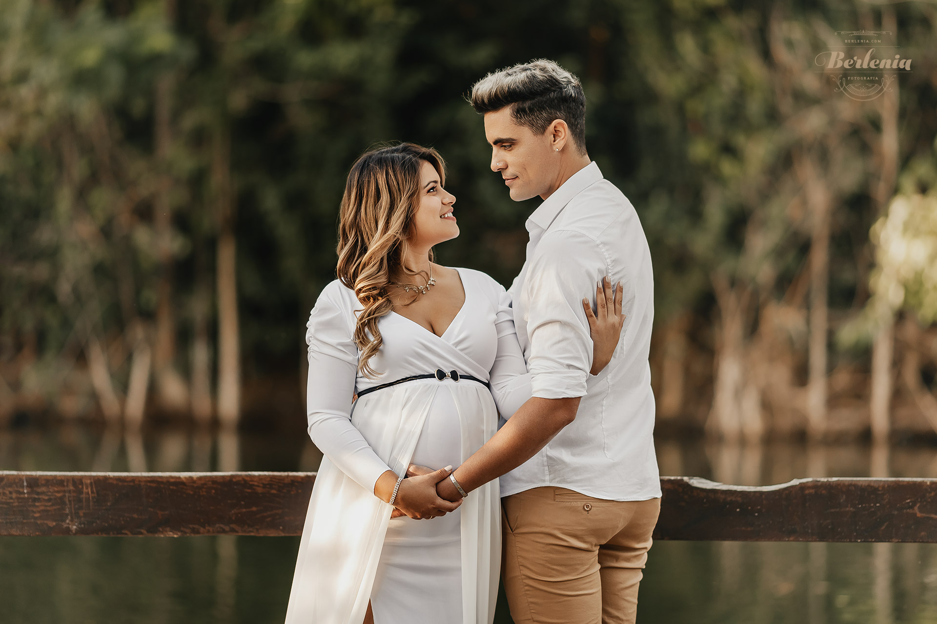 Fotografía de embarazo en pareja en Lago de Regatas, Palermo - Sesión de fotos embarazada en exterior - CABA, Buenos Aires, Argentina - Berlenia Fotografía - 04