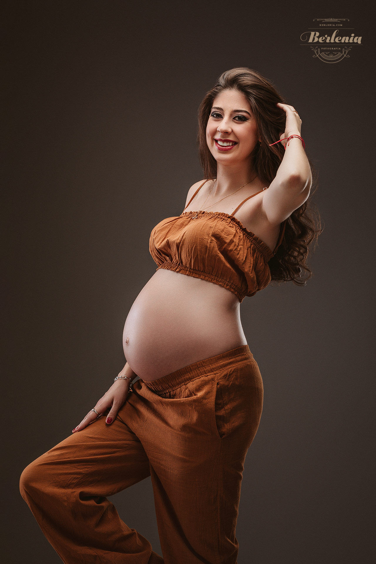 Sesión de fotos de embarazada en estudio | Villa Urquiza, CABA, Argentina - Berlenia Fotografía - 01