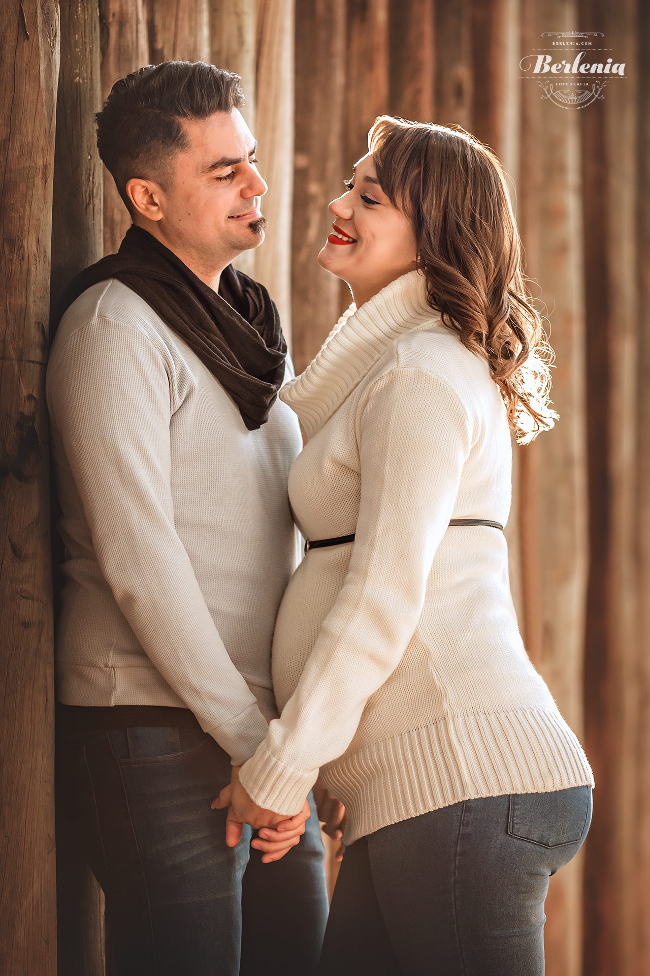 Fotografía de embarazo en invierno con pareja - Sesión de fotos embarazada en exterior - Palermo, CABA, Buenos Aires, Argentina - Berlenia Fotografía - 04